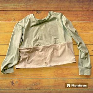 ‼️SOLD‼️ 𝙉𝙒𝙊𝙏 𝙕𝙔𝙄𝘼 - Two Tone Cinch Crop Long Sleeve Sweatshirt - LG